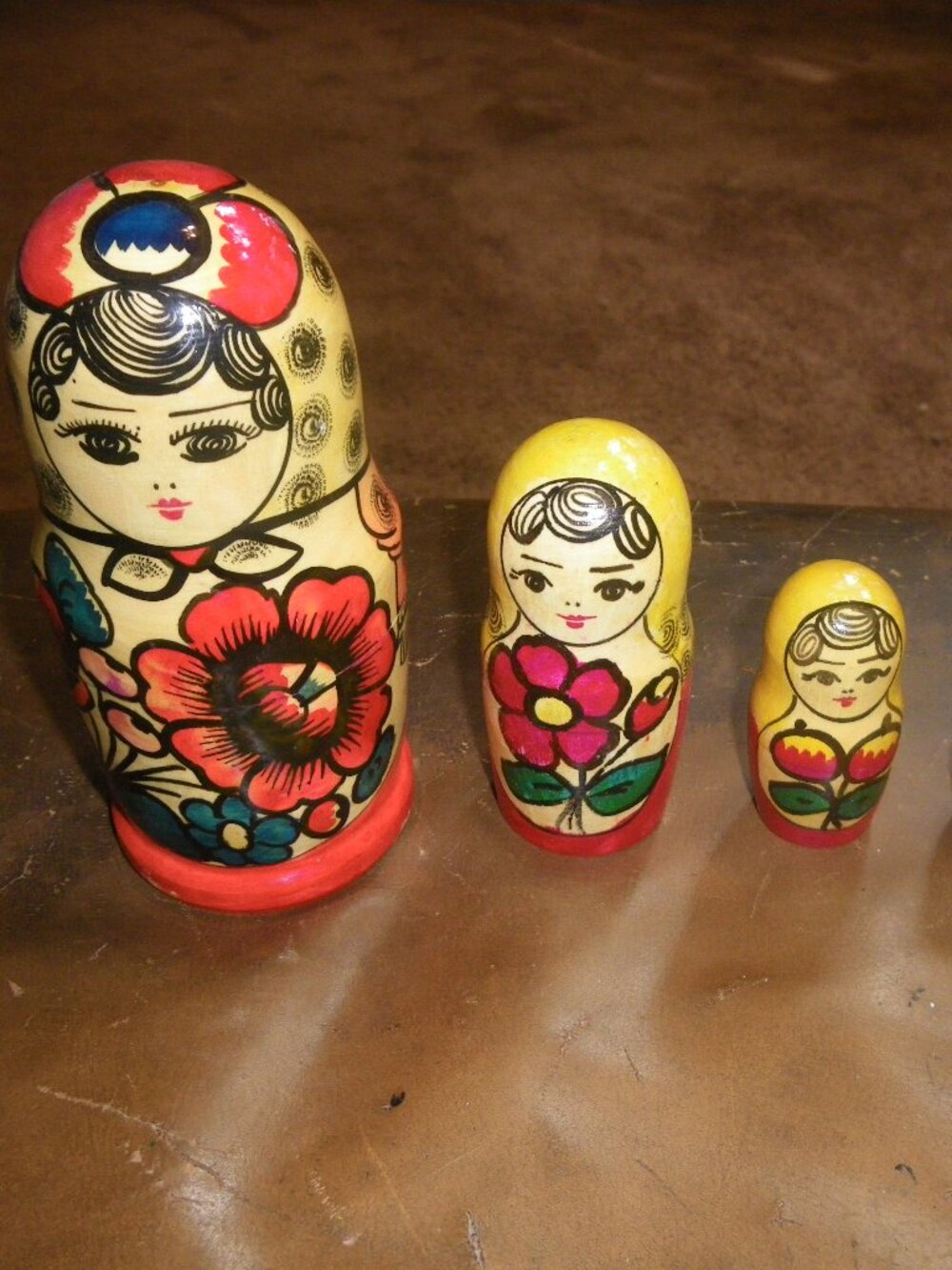 Vintage Wooden Russian Hand Painted 5 Nesting Dolls Girls & Flowers Art Decor